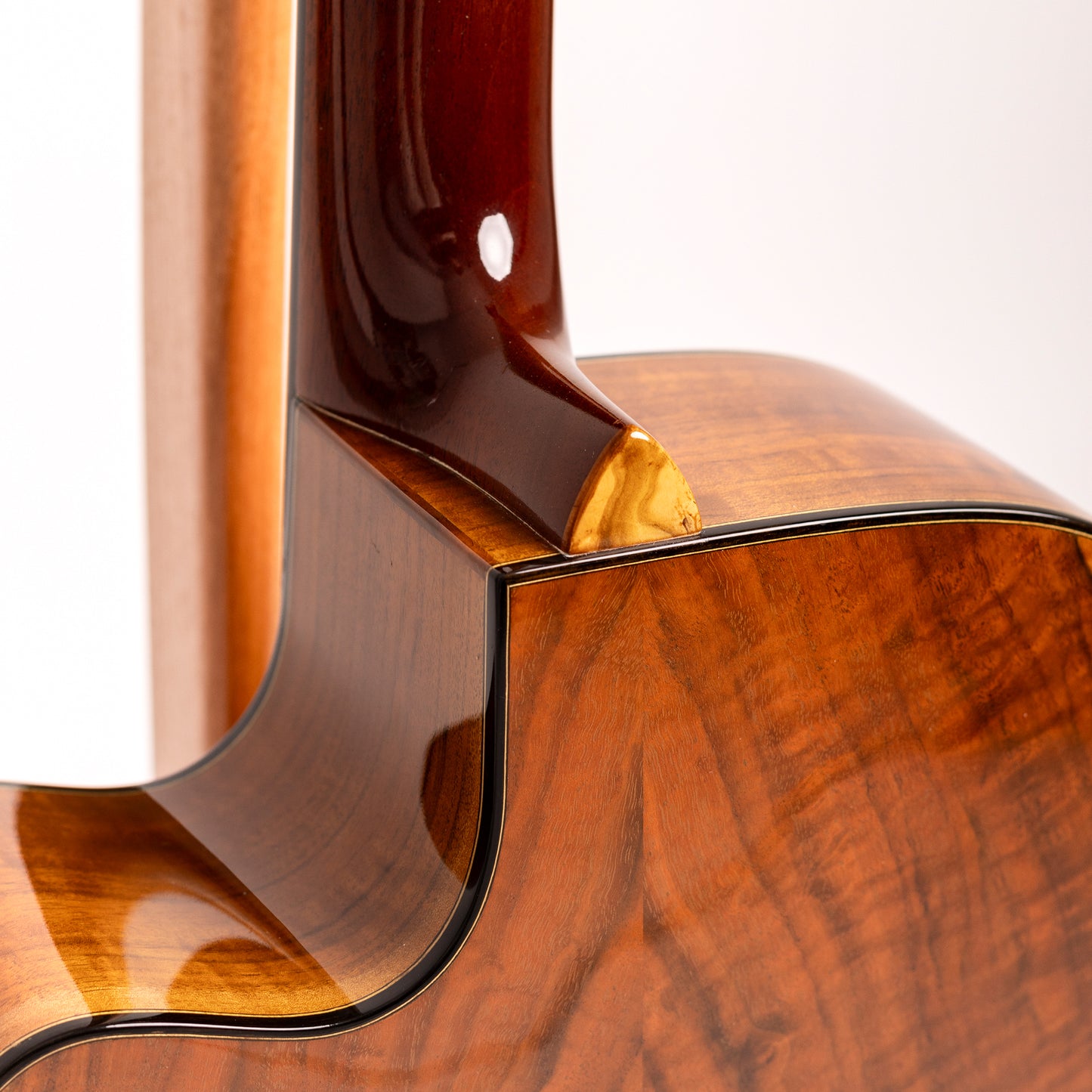 McElroy 000 in Flamed Walnut & Bearclaw Sitka Spruce
