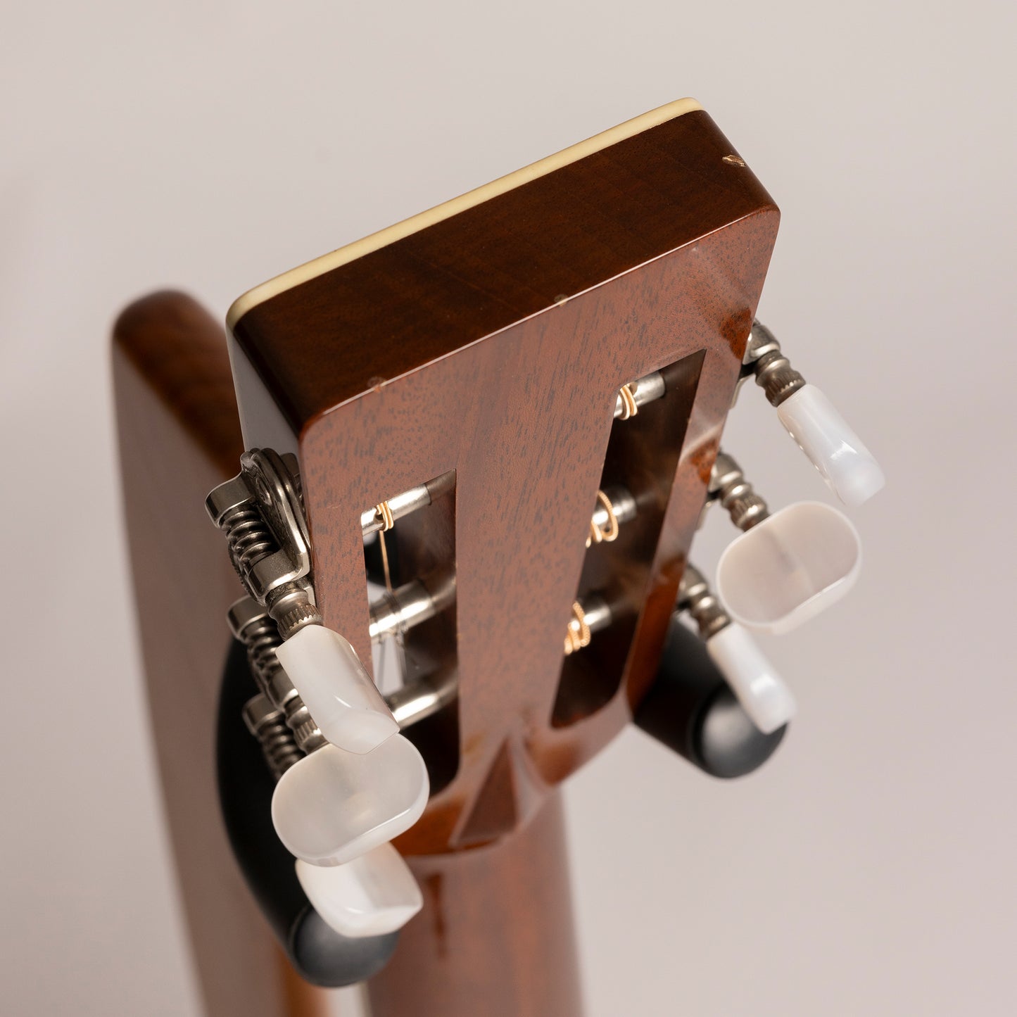 Dave Gregory Custom Model in Pearwood & Spruce