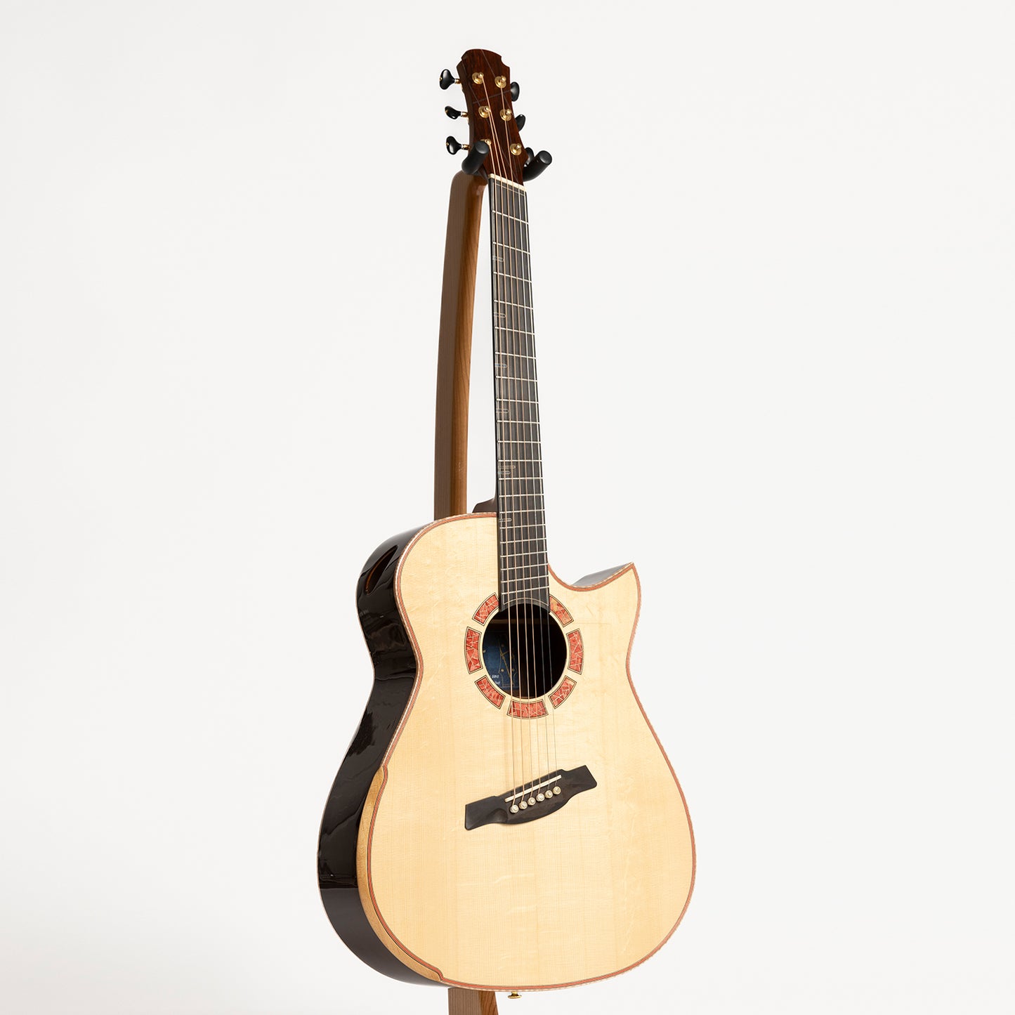 Hozen Blue Label MD Cutaway Fan Fret in Madagascan Rosewood & Torrefied Swiss Moon Spruce