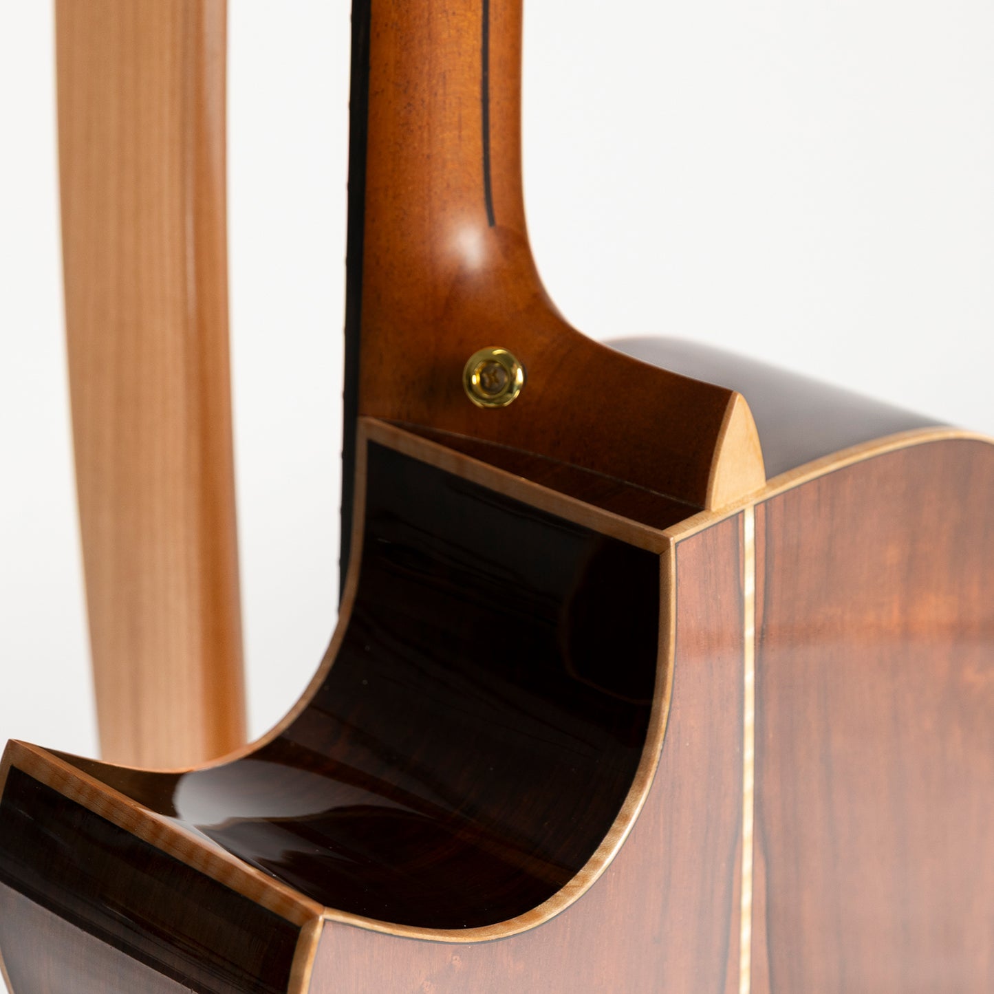 Hozen Blue Label MD Cutaway Fan Fret in Madagascan Rosewood & Torrefied Swiss Moon Spruce