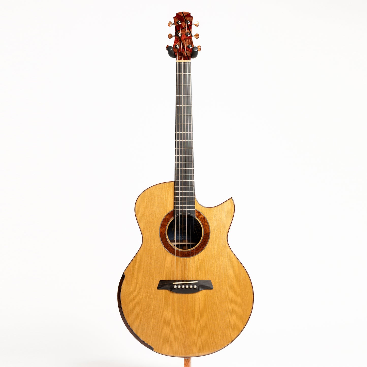Hozen Blue Label SJ Cutaway in Indian Rosewood & Golden Torrefied Adirondack Spruce