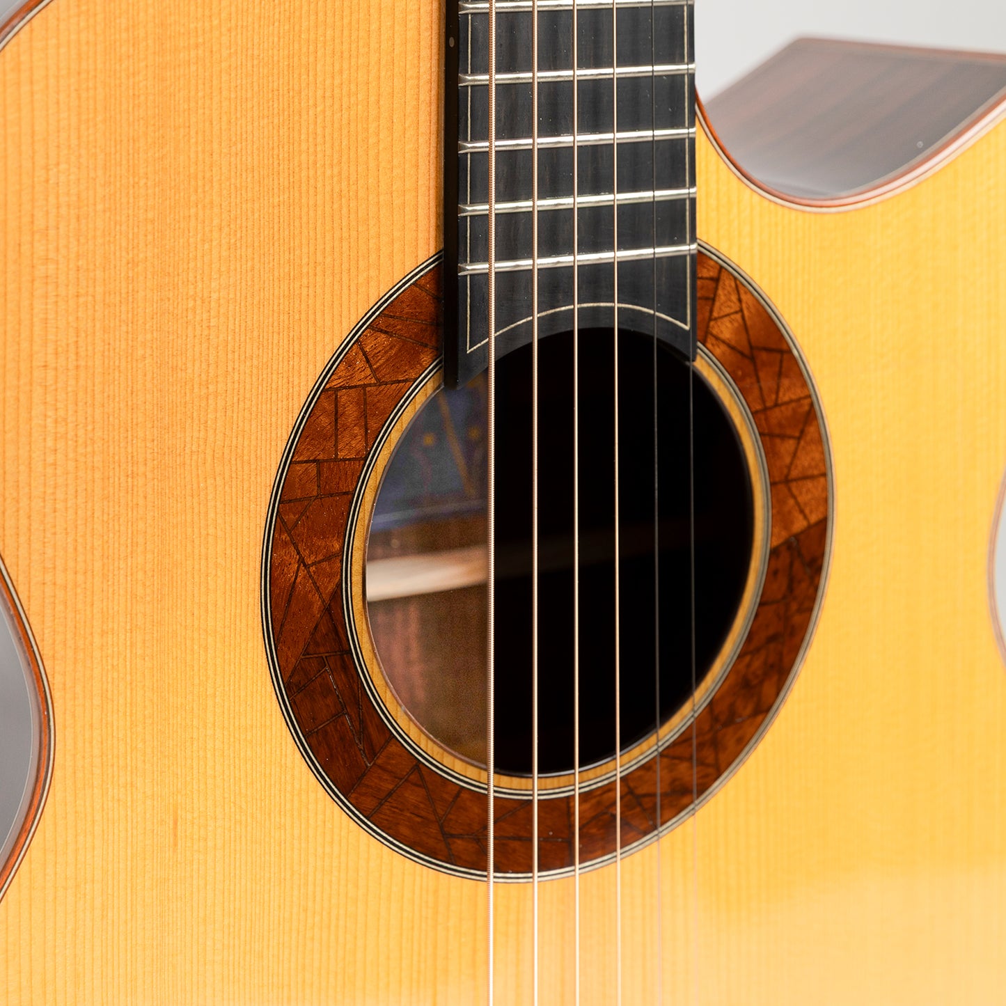 Hozen Blue Label SJ Cutaway in Indian Rosewood & Golden Torrefied Adirondack Spruce