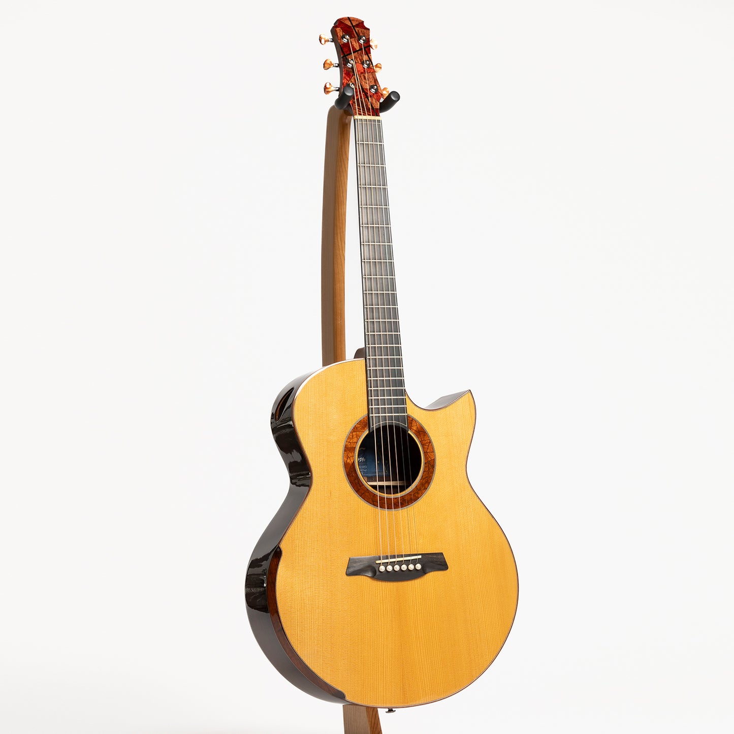 Hozen Blue Label SJ Cutaway in Indian Rosewood & Golden Torrefied Adirondack Spruce
