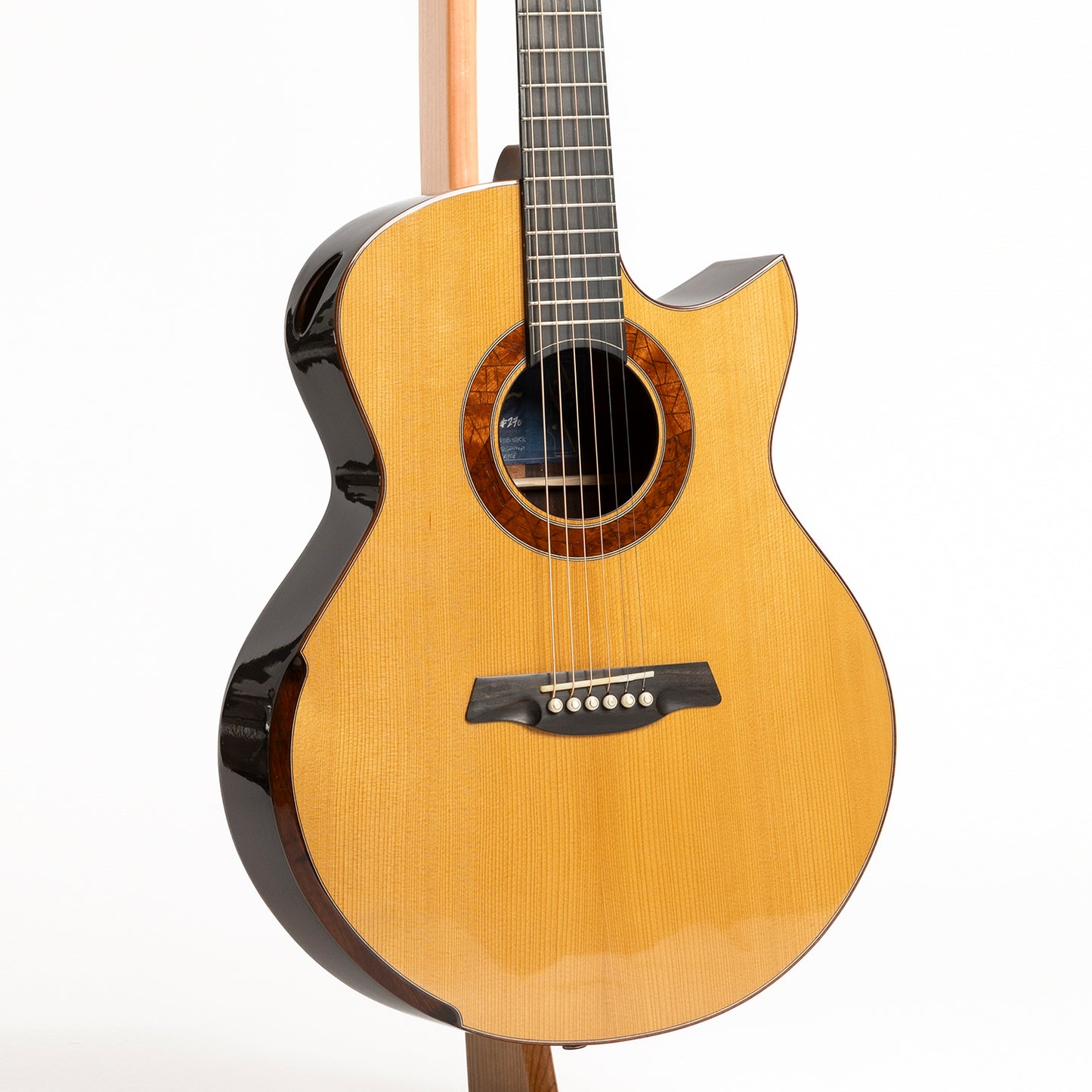 Hozen Blue Label SJ Cutaway in Indian Rosewood & Golden Torrefied Adirondack Spruce