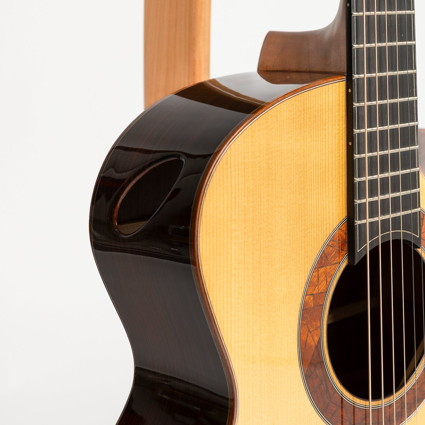 Hozen Blue Label SJ Cutaway in Indian Rosewood & Golden Torrefied Adirondack Spruce