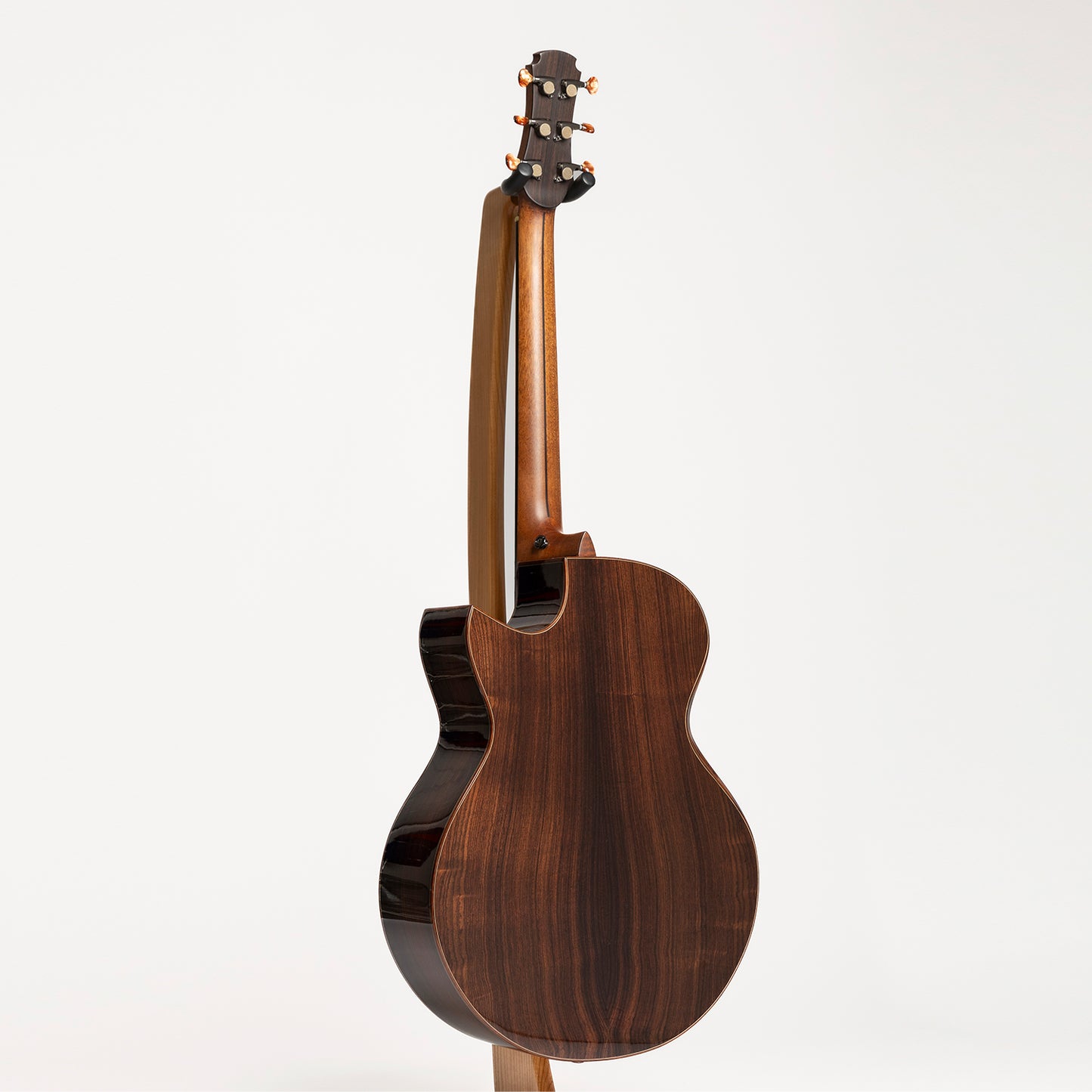 Hozen Blue Label SJ Cutaway in Indian Rosewood & Golden Torrefied Adirondack Spruce