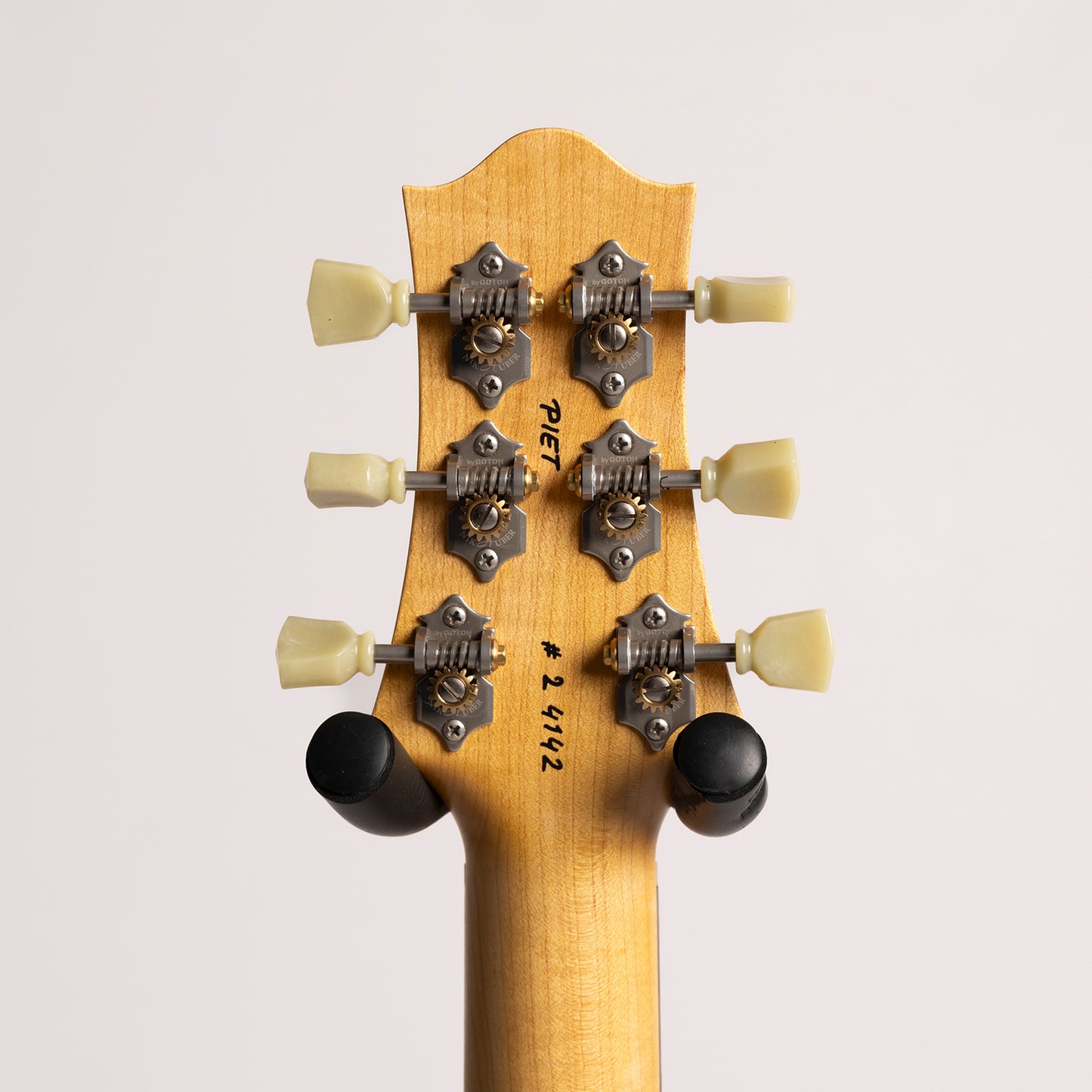 Nik Huber Piet in Onyx Black