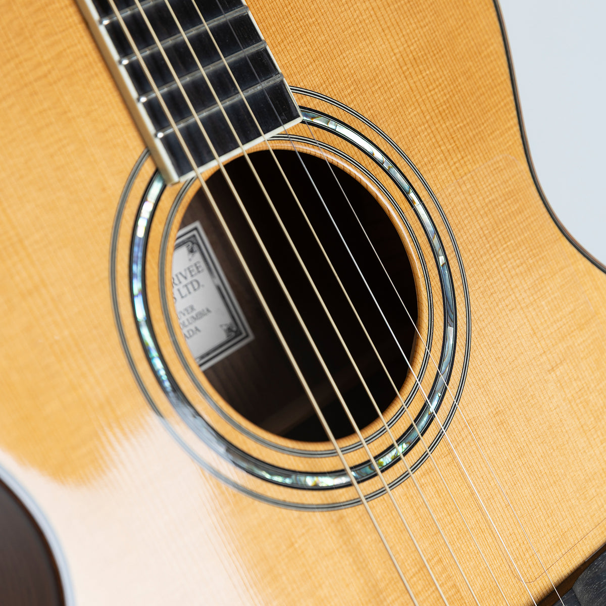 Larivee Artist Series OM-09 in Indian Rosewood & Sitka Spruce