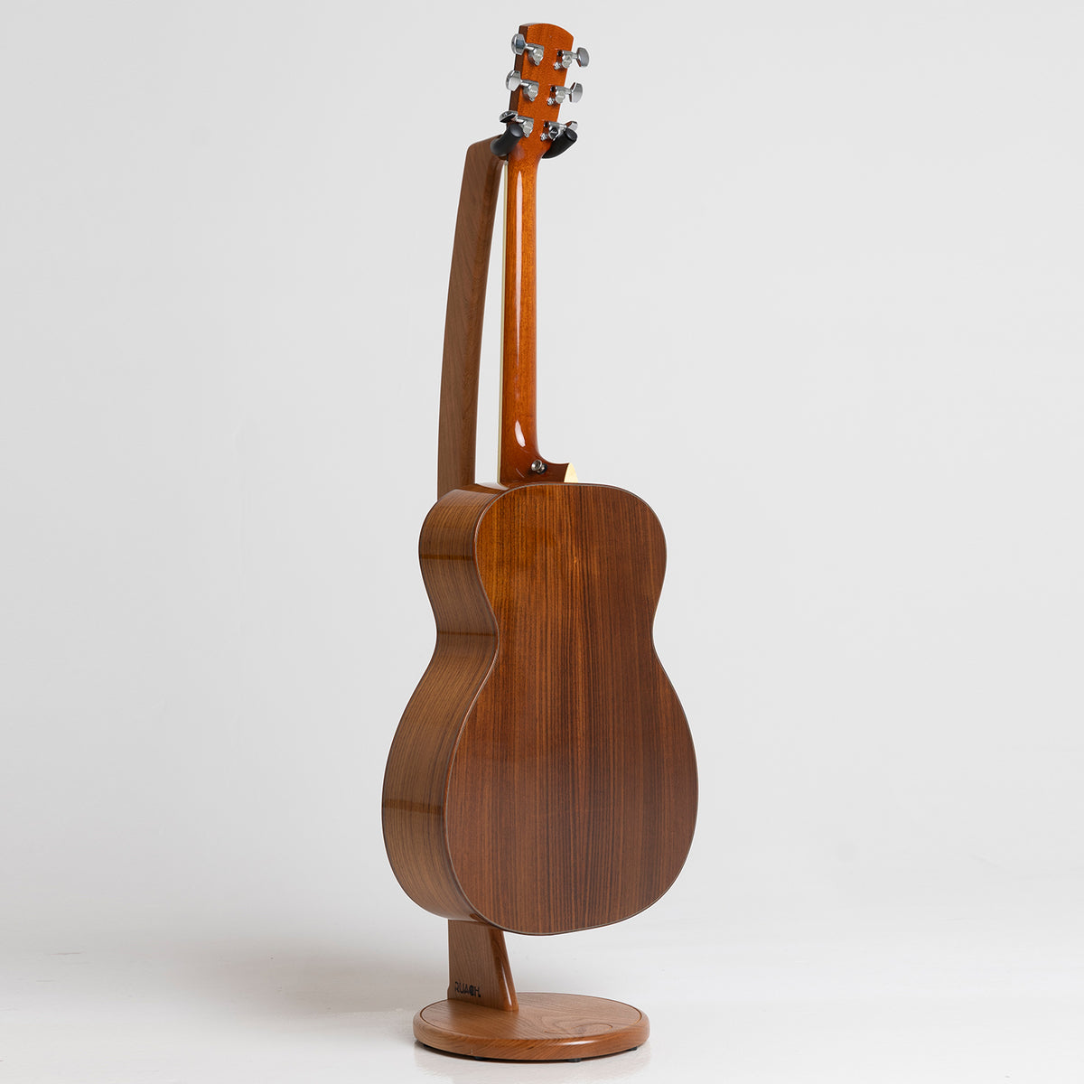 Larivee Artist Series OM-09 in Indian Rosewood & Sitka Spruce