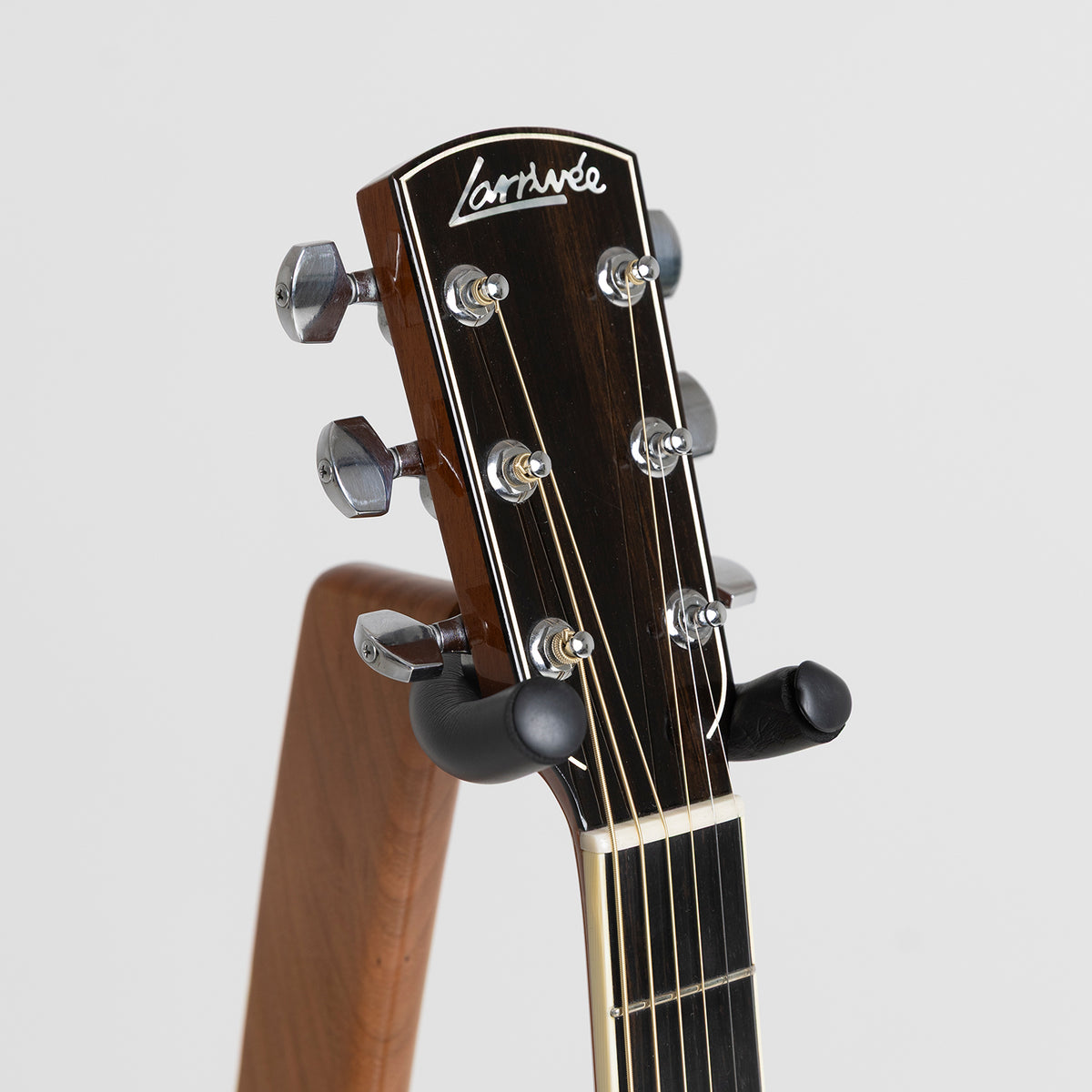 Larivee Artist Series OM-09 in Indian Rosewood & Sitka Spruce