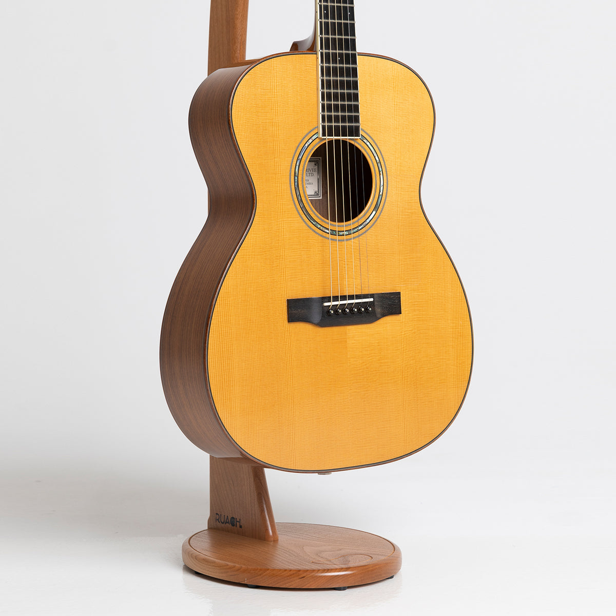 Larivee Artist Series OM-09 in Indian Rosewood & Sitka Spruce