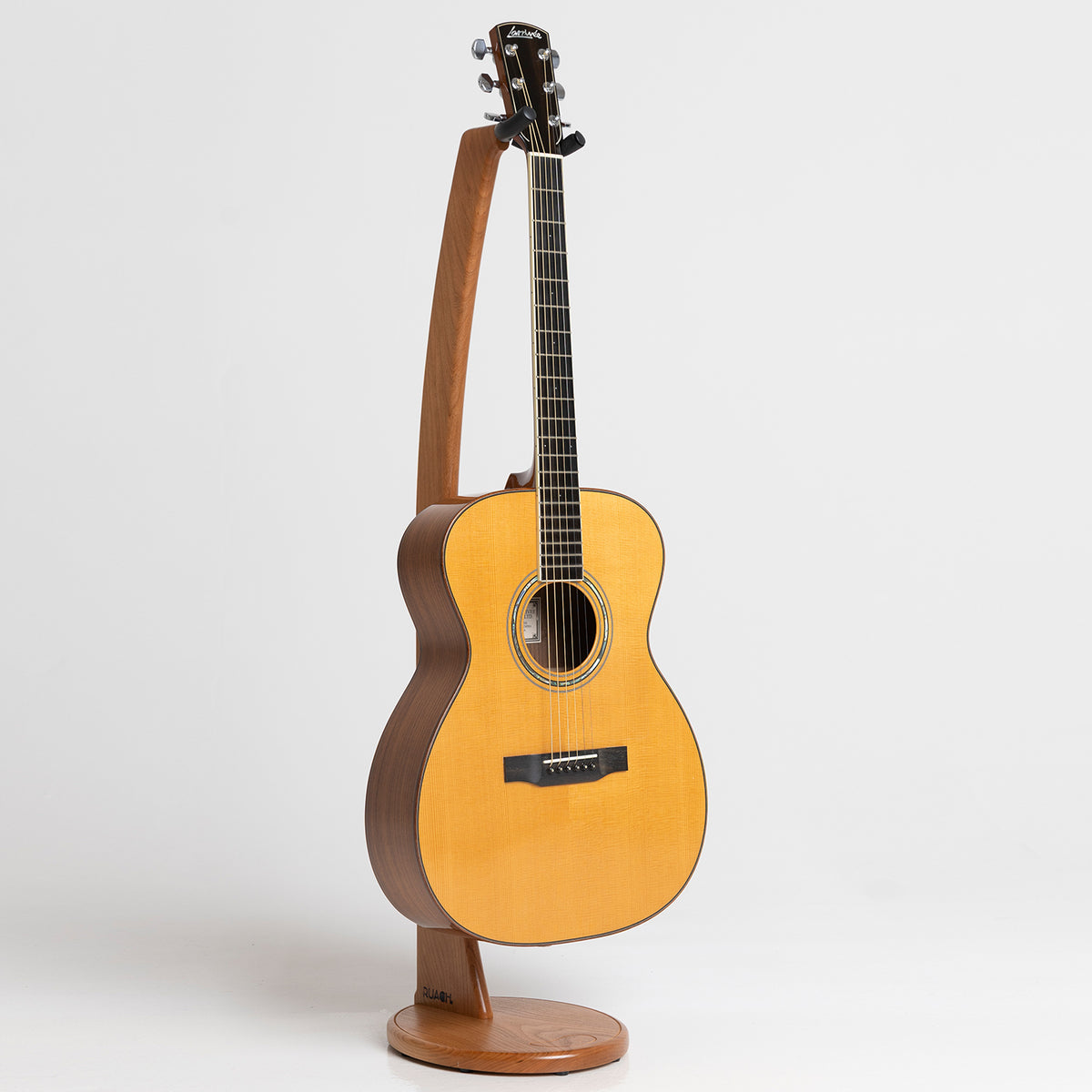 Larivee Artist Series OM-09 in Indian Rosewood & Sitka Spruce