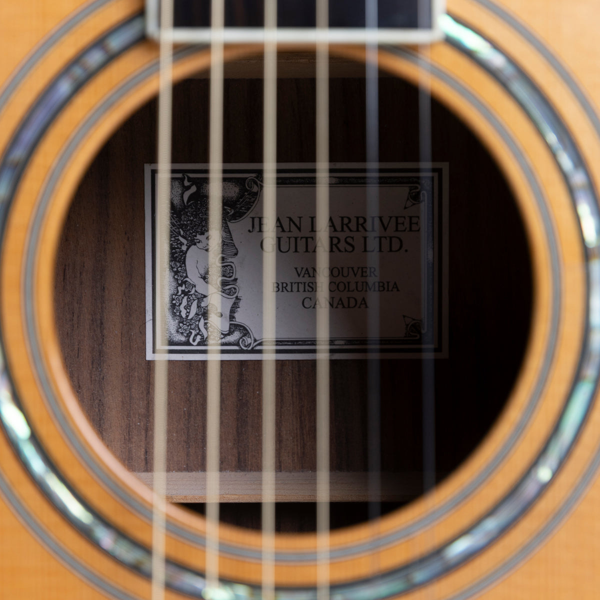 Larivee Artist Series OM-09 in Indian Rosewood & Sitka Spruce