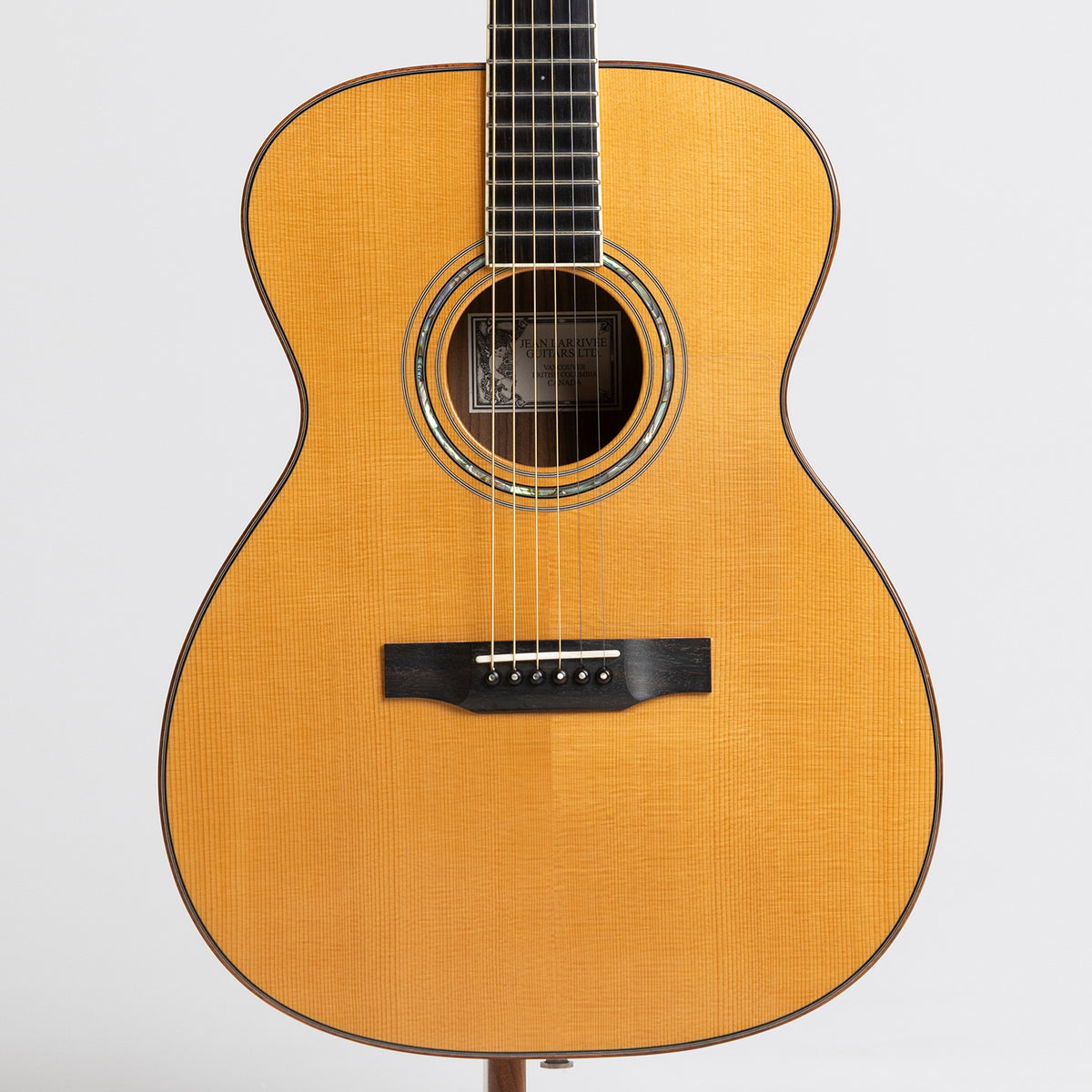 Larivee Artist Series OM-09 in Indian Rosewood & Sitka Spruce