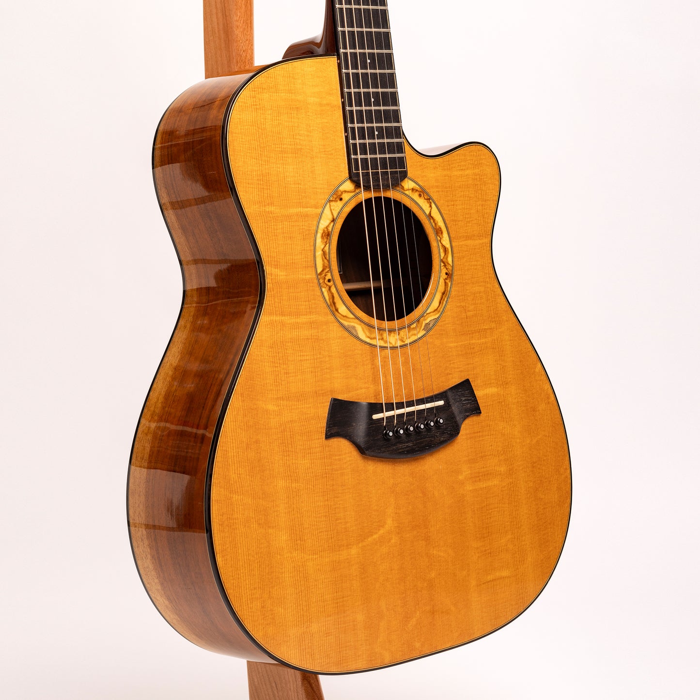 McElroy 000 in Flamed Walnut & Bearclaw Sitka Spruce
