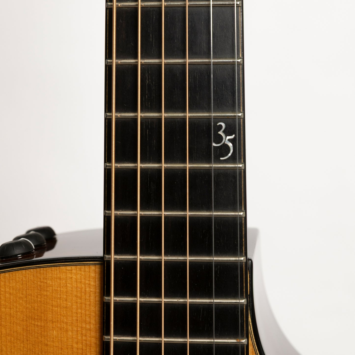 Taylor XXXV-GS-C 35th Anniversary in Cocobolo & Sitka Spruce