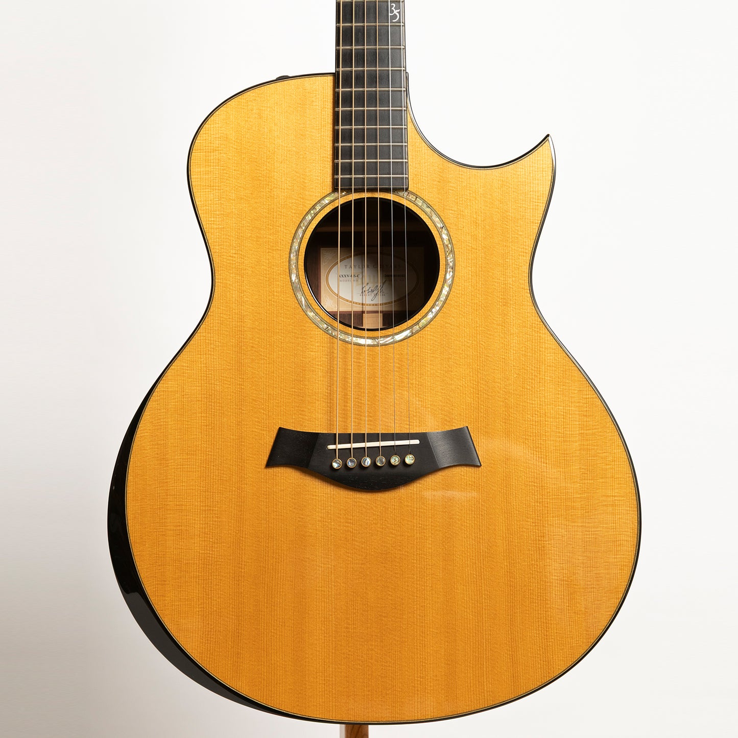 Taylor XXXV-GS-C 35th Anniversary in Cocobolo & Sitka Spruce