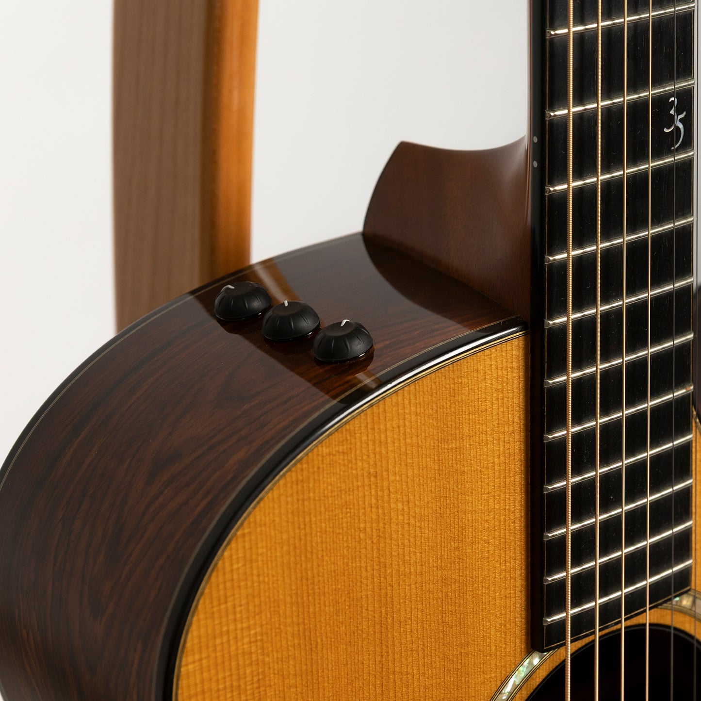 Taylor XXXV-GS-C 35th Anniversary in Cocobolo & Sitka Spruce
